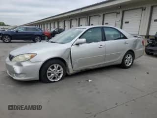 2005 Toyota Camry STD с VIN 4T1BE32K95U567703, выставлен на аукционе Copart как лот 70098995 с пробегом 141 812 миль миль и Списание • Salvage title. История ставок и продаж доступна на DreamBid. Изображение 1.