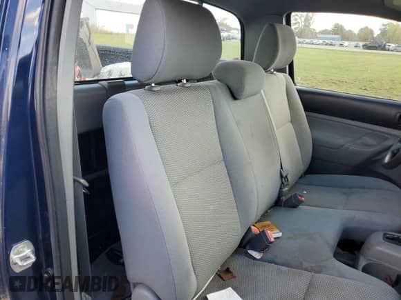 2008 Toyota Tacoma z VIN 5TENX22N18Z501142, wystawiony jako Copart lot #86607095 z przebiegiem 60 595 mil mil oraz Czysty tytuł • Clean title. Historia ofert i sprzedaży dostępna na DreamBid. Obrazek 10.