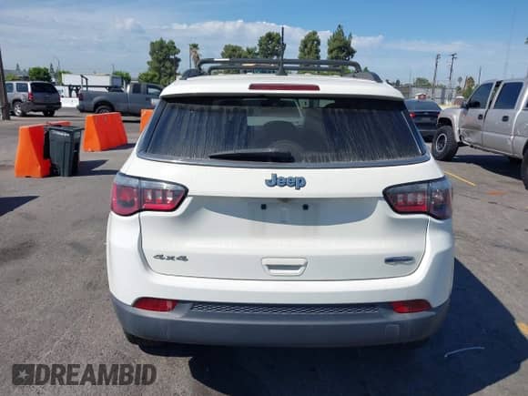 2017 Jeep Compass Latitude z VIN 3C4NJDBB8HT666563, wystawiony jako IAAI lot #43228511 z przebiegiem 116 669 mil mil oraz . Historia ofert i sprzedaży dostępna na DreamBid. Obrazek 16.