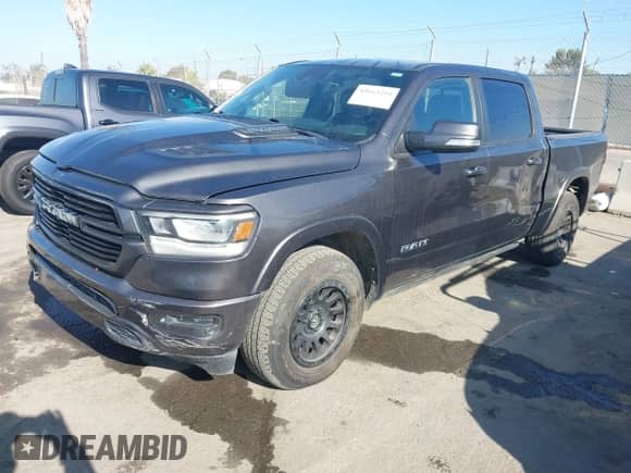 2019 Ram 1500 Laramie z VIN 1C6SRFJT4KN888646, wystawiony jako IAAI lot #43163494 z przebiegiem 109 262 mil mil oraz . Historia ofert i sprzedaży dostępna na DreamBid. Obrazek 2.