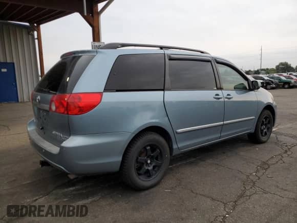 2006 Toyota Sienna XLE with VIN 5TDBA22C26S058027, listed as a Copart auction lot 70231245 with 218,809 mi miles and Non repairable. Bid and sale history available at DreamBid. Image 3.