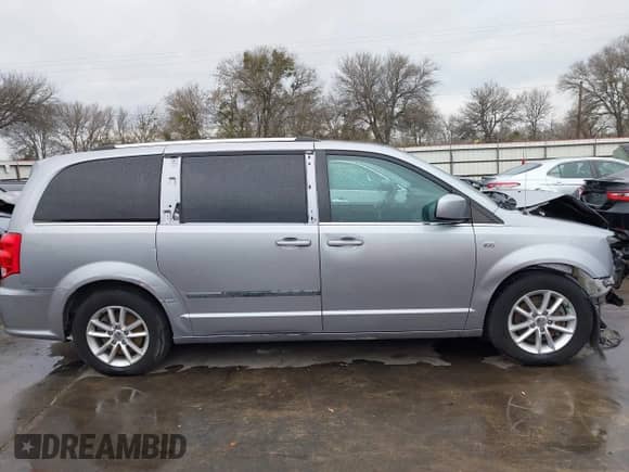 2019 Dodge Grand Caravan SXT z VIN 2C4RDGCG2KR802829, wystawiony jako IAAI lot #41348556 z przebiegiem 144 289 mil mil oraz . Historia ofert i sprzedaży dostępna na DreamBid. Obrazek 14.
