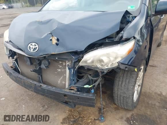 2011 Toyota Sienna XLE with VIN 5TDDK3DC1BS019352, listed as a IAAI auction lot 43308237 with 200,321 mi miles and . Bid and sale history available at DreamBid. Image 6.