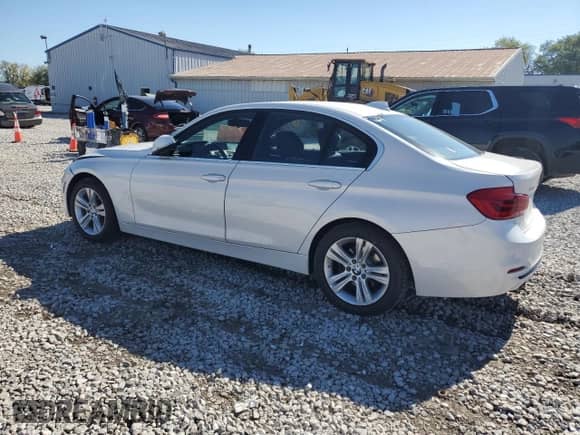 2018 BMW 3 Series 330i xDrive z VIN WBA8D9C54JEM32000, wystawiony jako Copart lot #85839215 z przebiegiem 60 653 mil mil oraz Szkoda całkowita • Salvage title. Historia ofert i sprzedaży dostępna na DreamBid. Obrazek 2.