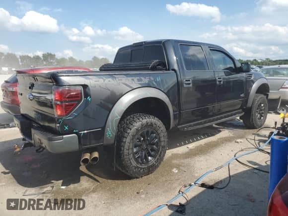 2013 Ford F-150 SVT Raptor z VIN 1FTFW1R62DFA63142, wystawiony jako Copart lot #65536675 z przebiegiem 156 126 mil mil oraz Szkoda całkowita • Salvage title. Historia ofert i sprzedaży dostępna na DreamBid. Obrazek 3.