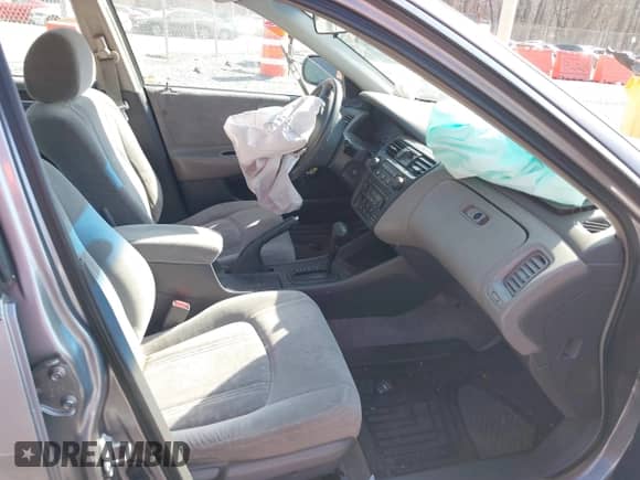 2000 Honda Accord EX z VIN 1HGCG6673YA139045, wystawiony jako IAAI lot #41800942 z przebiegiem 194 181 mil mil oraz . Historia ofert i sprzedaży dostępna na DreamBid. Obrazek 5.