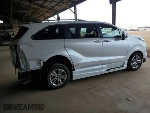 2023 Toyota Sienna Platinum с VIN 5TDESKFC4PS095831, выставлен на аукционе Copart как лот 55919975 с пробегом 6 626 миль миль и Списание • Salvage title. История ставок и продаж доступна на DreamBid. Изображение 3.