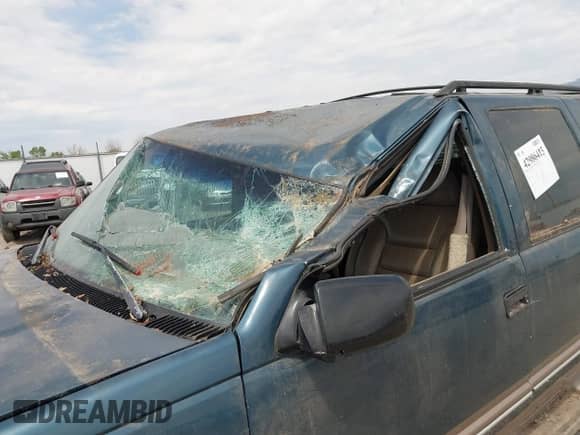 1995 Chevrolet Suburban с VIN 1GNGK26K1SJ393217, выставлен на аукционе IAAI как лот 42986415 с пробегом 198 848 миль миль и . История ставок и продаж доступна на DreamBid. Изображение 6.