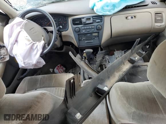 1998 Honda Accord LX z VIN 1HGCG5646WA021911, wystawiony jako Copart lot #69389505 z przebiegiem Nie podano mil oraz Szkoda całkowita • Salvage title. Historia ofert i sprzedaży dostępna na DreamBid. Obrazek 8.