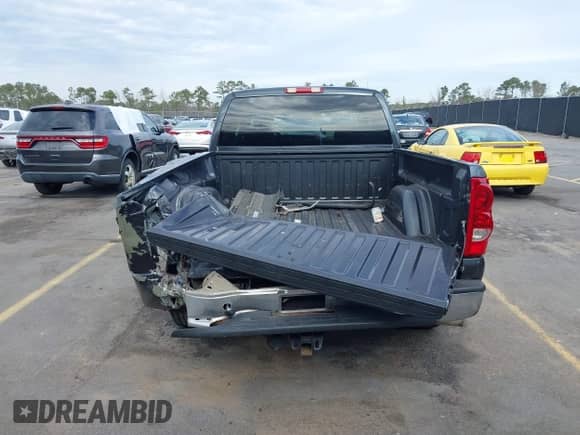 2004 Chevrolet Silverado 1500 Work Truck с VIN 2GCEC19V941123159, выставлен на аукционе IAAI как лот 41419477 с пробегом 171 449 миль миль и . История ставок и продаж доступна на DreamBid. Изображение 16.