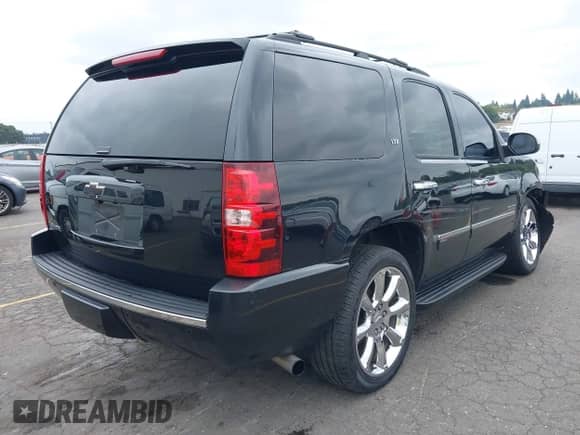 2013 Chevrolet Tahoe LTZ z VIN 1GNSKCE07DR180583, wystawiony jako IAAI lot #43188165 z przebiegiem 148 943 mil mil oraz . Historia ofert i sprzedaży dostępna na DreamBid. Obrazek 4.