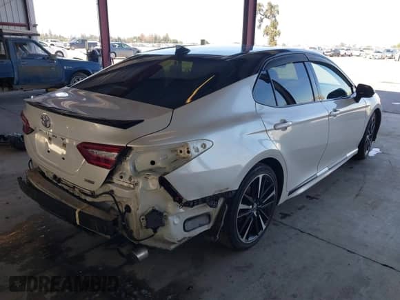 2018 Toyota Camry XSE z VIN 4T1B61HK1JU003112, wystawiony jako IAAI lot #43486729 z przebiegiem 220 861 mil mil oraz . Historia ofert i sprzedaży dostępna na DreamBid. Obrazek 4.