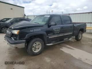 2003 Chevrolet Silverado 1500HD LT с VIN 1GCGC13U33F218722, выставлен на аукционе Copart как лот 68624624 с пробегом 194 647 миль миль и Списание • Salvage title. История ставок и продаж доступна на DreamBid. Изображение 1.