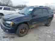 2002 Chevrolet TrailBlazer LTZ z VIN 1GNDT13S122298004, wystawiony jako IAAI lot #40978295 z przebiegiem 241 269 mil mil oraz . Historia ofert i sprzedaży dostępna na DreamBid. Obrazek 2.