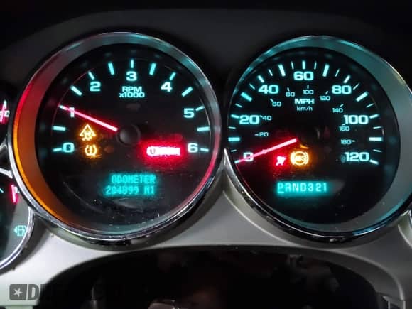 2008 Chevrolet Silverado 1500 2LT with VIN 3GCEC13J38G119157, listed as a IAAI auction lot 40528960 with 284,899 mi miles and . Bid and sale history available at DreamBid. Image 7.