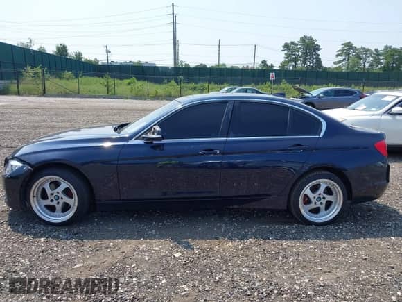 2014 BMW 3 Series 328i xDrive z VIN WBA3B3C51EJ982149, wystawiony jako IAAI lot #42897290 z przebiegiem 130 498 mil mil oraz . Historia ofert i sprzedaży dostępna na DreamBid. Obrazek 14.