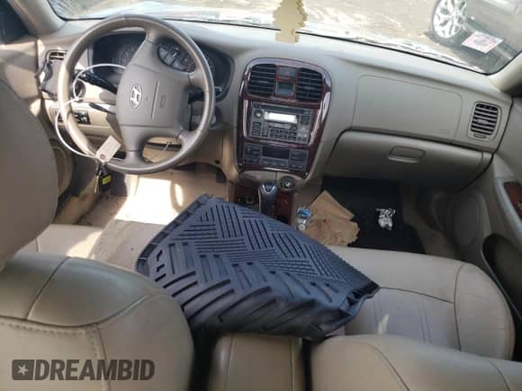 2004 Hyundai Sonata GLS z VIN KMHWF35H74A088503, wystawiony jako Copart lot #81645315 z przebiegiem Nie podano mil oraz Szkoda całkowita • Salvage title. Historia ofert i sprzedaży dostępna na DreamBid. Obrazek 8.