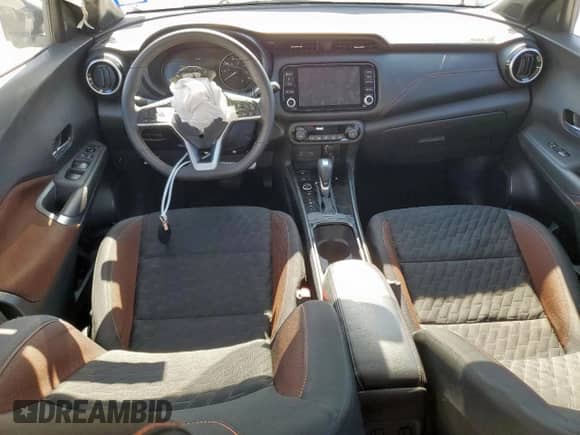 2022 Nissan Kicks SR z VIN 3N1CP5DV4NL504236, wystawiony jako Copart lot #66194775 z przebiegiem 35 670 mil mil oraz Szkoda całkowita • Salvage title. Historia ofert i sprzedaży dostępna na DreamBid. Obrazek 8.