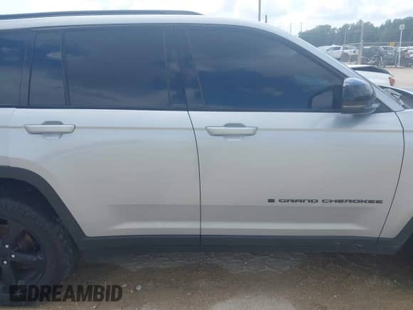 2023 Jeep Grand Cherokee Altitude with VIN 1C4RJGAG4P8909010, listed as a IAAI auction lot 43277728 with 24,293 mi miles and . Bid and sale history available at DreamBid. Image 13.