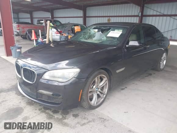 2013 BMW 7 Series 750Li с VIN WBAYE8C53DD132336, выставлен на аукционе IAAI как лот 42812991 с пробегом 174 099 миль миль и . История ставок и продаж доступна на DreamBid. Изображение 2.