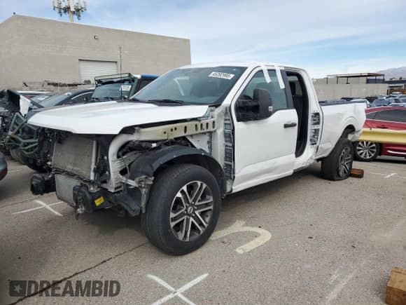 2022 Ford F-150 XL with VIN 1FTEX1EP0NKF28078, listed as a Copart auction lot 45392995 with 60,686 mi miles and Salvage title. Bid and sale history available at DreamBid. Image 1.