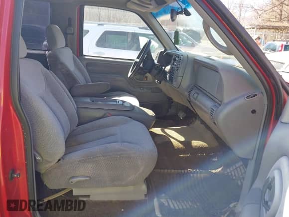 1999 Chevrolet Tahoe z VIN 3GNEK18R7XG189820, wystawiony jako IAAI lot #41631906 z przebiegiem 212 720 mil mil oraz . Historia ofert i sprzedaży dostępna na DreamBid. Obrazek 5.