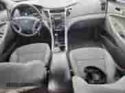 2013 Hyundai Sonata GLS z VIN 5NPEB4AC7DH667768, wystawiony jako Copart lot #84907835 z przebiegiem 169 125 mil mil oraz Czysty tytuł • Clean title. Historia ofert i sprzedaży dostępna na DreamBid. Obrazek 8.