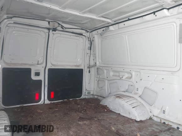 2014 Ford Econoline Cargo Super Duty Commercial z VIN 1FTSE3EL4EDA24588, wystawiony jako IAAI lot #43040432 z przebiegiem 189 731 mil mil oraz . Historia ofert i sprzedaży dostępna na DreamBid. Obrazek 8.