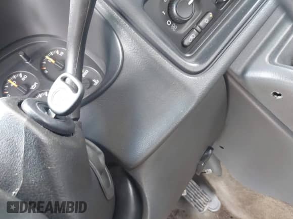 2005 Chevrolet Silverado 1500 LS с VIN 2GCEK13T051368475, выставлен на аукционе IAAI как лот 42345057 с пробегом 296 573 миль миль и . История ставок и продаж доступна на DreamBid. Изображение 11.