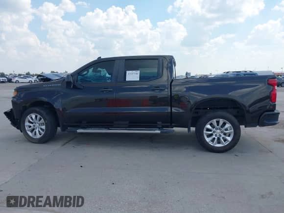 2020 Chevrolet Silverado 1500 Custom z VIN 1GCPWBEK0LZ157613, wystawiony jako IAAI lot #43247346 z przebiegiem 155 094 mil mil oraz . Historia ofert i sprzedaży dostępna na DreamBid. Obrazek 15.