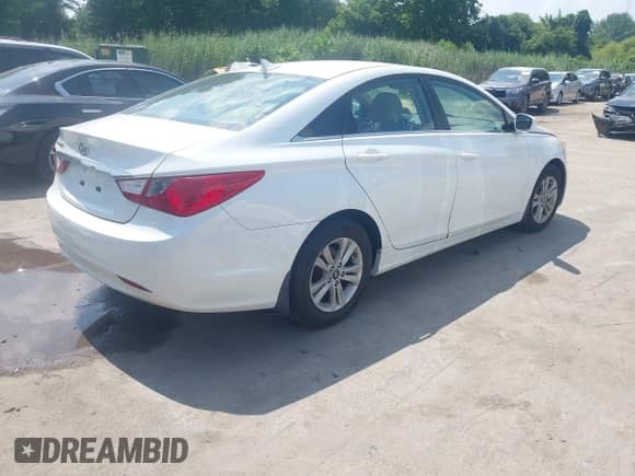 2011 Hyundai Sonata GLS z VIN 5NPEB4AC4BH128344, wystawiony jako IAAI lot #42872709 z przebiegiem 132 789 mil mil oraz . Historia ofert i sprzedaży dostępna na DreamBid. Obrazek 4.