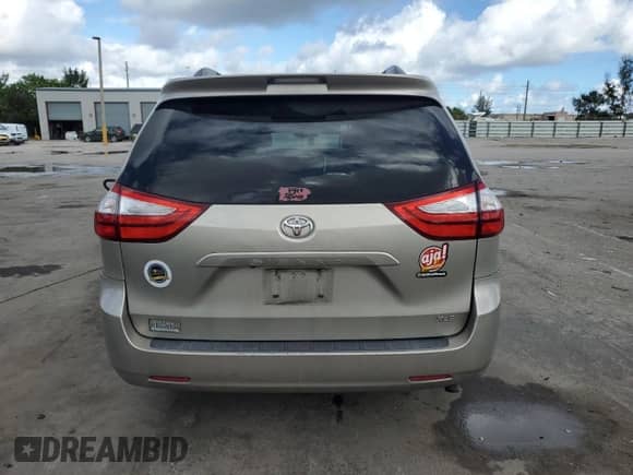 2015 Toyota Sienna XLE с VIN 5TDYK3DC5FS580533, выставлен на аукционе Copart как лот 82233965 с пробегом 165 489 миль миль и Списание • Salvage title. История ставок и продаж доступна на DreamBid. Изображение 6.
