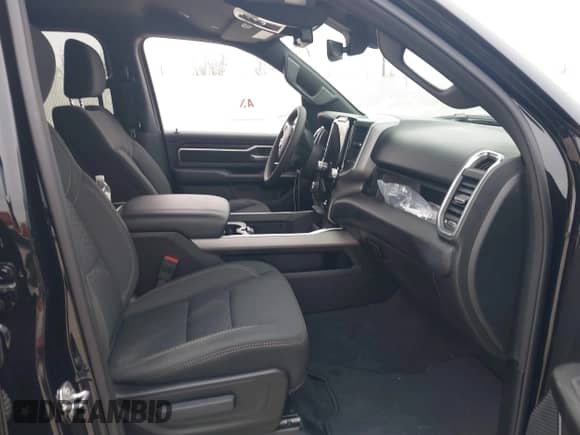 2025 Ram 1500 Big Horn z VIN 1C6RREFP3SN634401, wystawiony jako IAAI lot #41434346 z przebiegiem 4 226 mil mil oraz . Historia ofert i sprzedaży dostępna na DreamBid. Obrazek 5.