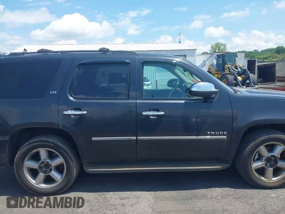 2010 Chevrolet Tahoe LTZ с VIN 1GNUKCE00AR191607, выставлен на аукционе IAAI как лот 42683932 с пробегом 247 584 миль миль и . История ставок и продаж доступна на DreamBid. Изображение 13.