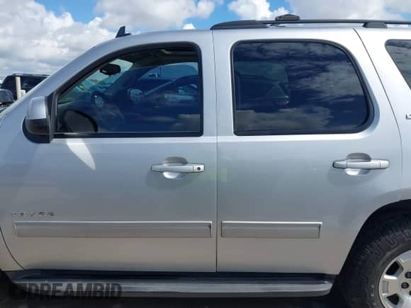 2013 Chevrolet Tahoe LT с VIN 1GNSCBE06DR145525, выставлен на аукционе IAAI как лот 42583898 с пробегом 173 736 миль миль и . История ставок и продаж доступна на DreamBid. Изображение 14.