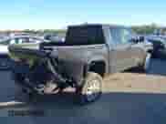 2024 Toyota Tacoma SR5 z VIN 3TMKB5FN7RM004138, wystawiony jako IAAI lot #41428936 z przebiegiem 13 625 mil mil oraz . Historia ofert i sprzedaży dostępna na DreamBid. Obrazek 6.