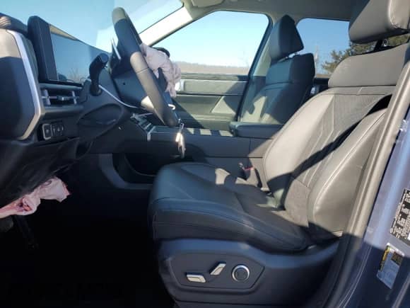 2025 Hyundai Santa Fe SEL с VIN 5NMP2DGL4SH099702, выставлен на аукционе Copart как лот 42868215 с пробегом 1 344 миль миль и Списание • Salvage title. История ставок и продаж доступна на DreamBid. Изображение 7.