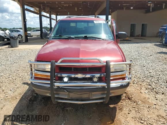2000 Chevrolet Blazer LT with VIN 1GNCS13W9Y2393839, listed as a Copart auction lot 64441585 with 211,917 mi miles and Salvage title. Bid and sale history available at DreamBid. Image 5.