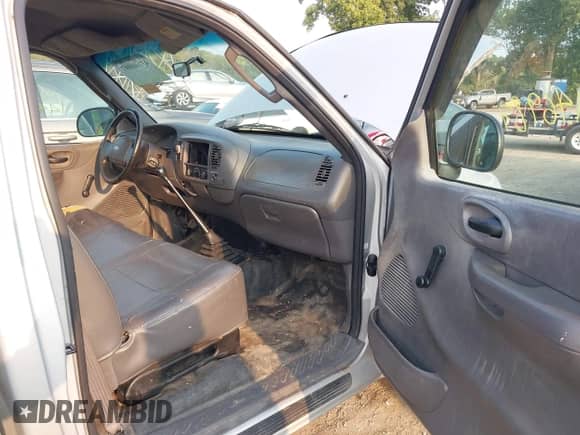 2003 Ford F-150 XL с VIN 2FTRF17213CA57856, выставлен на аукционе IAAI как лот 43146987 с пробегом 144 598 миль миль и . История ставок и продаж доступна на DreamBid. Изображение 5.