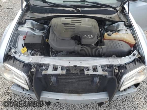 2013 Chrysler 300 с VIN 2C3CCAAG2DH592772, выставлен на аукционе Copart как лот 60640645 с пробегом 135 277 миль миль и Списание • Salvage title. История ставок и продаж доступна на DreamBid. Изображение 11.