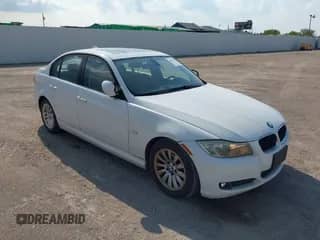 2009 BMW 3 Series 328i z VIN WBAPH73599A173835, wystawiony jako IAAI lot #43019762 z przebiegiem 101 962 mil mil oraz . Historia ofert i sprzedaży dostępna na DreamBid. Obrazek 1.