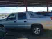 2005 Chevrolet Avalanche Z66 z VIN 3GNEC12Z15G228324, wystawiony jako IAAI lot #42428371 z przebiegiem Nie podano mil oraz . Historia ofert i sprzedaży dostępna na DreamBid. Obrazek 14.