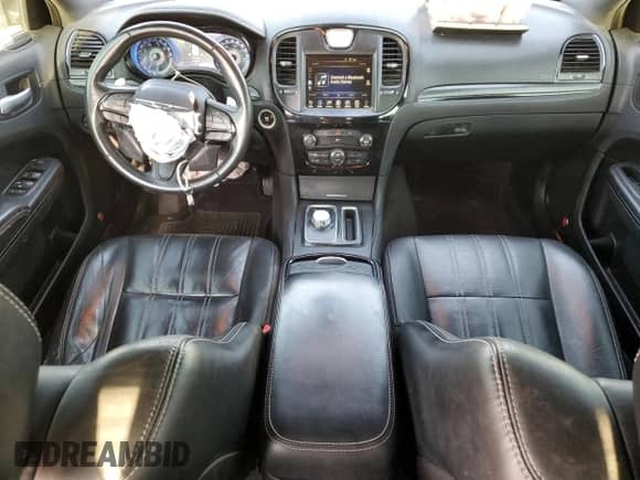 2015 Chrysler 300 S с VIN 2C3CCAGG2FH899885, выставлен на аукционе Copart как лот 71594745 с пробегом 121 969 миль миль и Списание • Salvage title. История ставок и продаж доступна на DreamBid. Изображение 8.