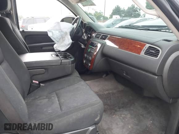 2011 Chevrolet Tahoe LS с VIN 1GNSCAE02BR364800, выставлен на аукционе IAAI как лот 43368230 с пробегом 171 865 миль миль и . История ставок и продаж доступна на DreamBid. Изображение 5.