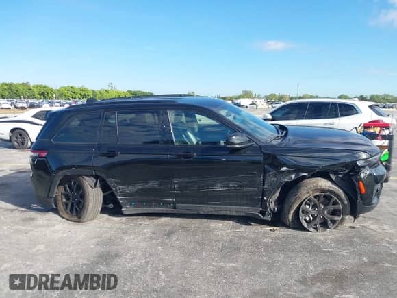 2024 Jeep Grand Cherokee Altitude with VIN 1C4RJHAG1R8506966, listed as a IAAI auction lot 41677936 with 29,764 mi miles and . Bid and sale history available at DreamBid. Image 13.