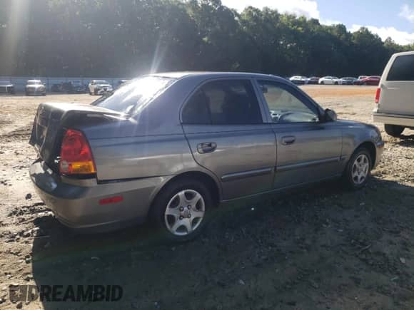 2004 Hyundai Accent GL z VIN KMHCG45C64U506817, wystawiony jako Copart lot #66365085 z przebiegiem 58 940 mil mil oraz Szkoda całkowita • Salvage title. Historia ofert i sprzedaży dostępna na DreamBid. Obrazek 3.