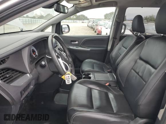2018 Toyota Sienna SE Premium with VIN 5TDXZ3DC0JS920400, listed as a Copart auction lot 85857185 with 59,280 mi miles and Salvage title. Bid and sale history available at DreamBid. Image 7.