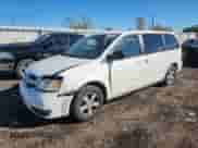 2010 Dodge Grand Caravan SE z VIN 2D4RN4DE4AR343216, wystawiony jako Copart lot #85478925 z przebiegiem 161 181 mil mil oraz Czysty tytuł • Clean title. Historia ofert i sprzedaży dostępna na DreamBid. Obrazek 1.