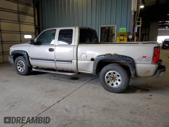 2006 Chevrolet Silverado 1500 LT3 z VIN 1GCEK19Z96Z167954, wystawiony jako Copart lot #64427625 z przebiegiem 181 512 mil mil oraz Czysty tytuł • Clean title. Historia ofert i sprzedaży dostępna na DreamBid. Obrazek 2.