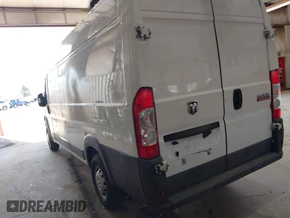 2017 Ram ProMaster Cargo z VIN 3C6URVJG0HE542287, wystawiony jako IAAI lot #41882225 z przebiegiem 109 661 mil mil oraz . Historia ofert i sprzedaży dostępna na DreamBid. Obrazek 3.
